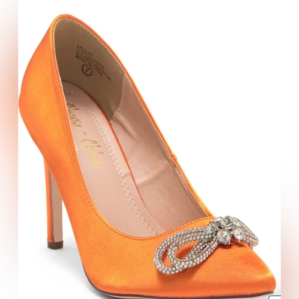 Chase + Chloe By Charles David Satin Pump